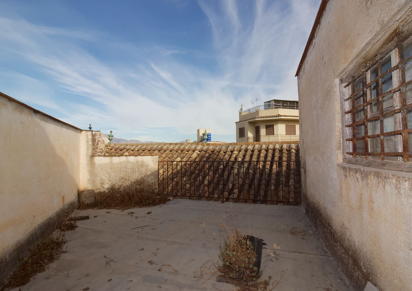 Commercial for sale in Coin - € 750,000 (Ref: 9325417)