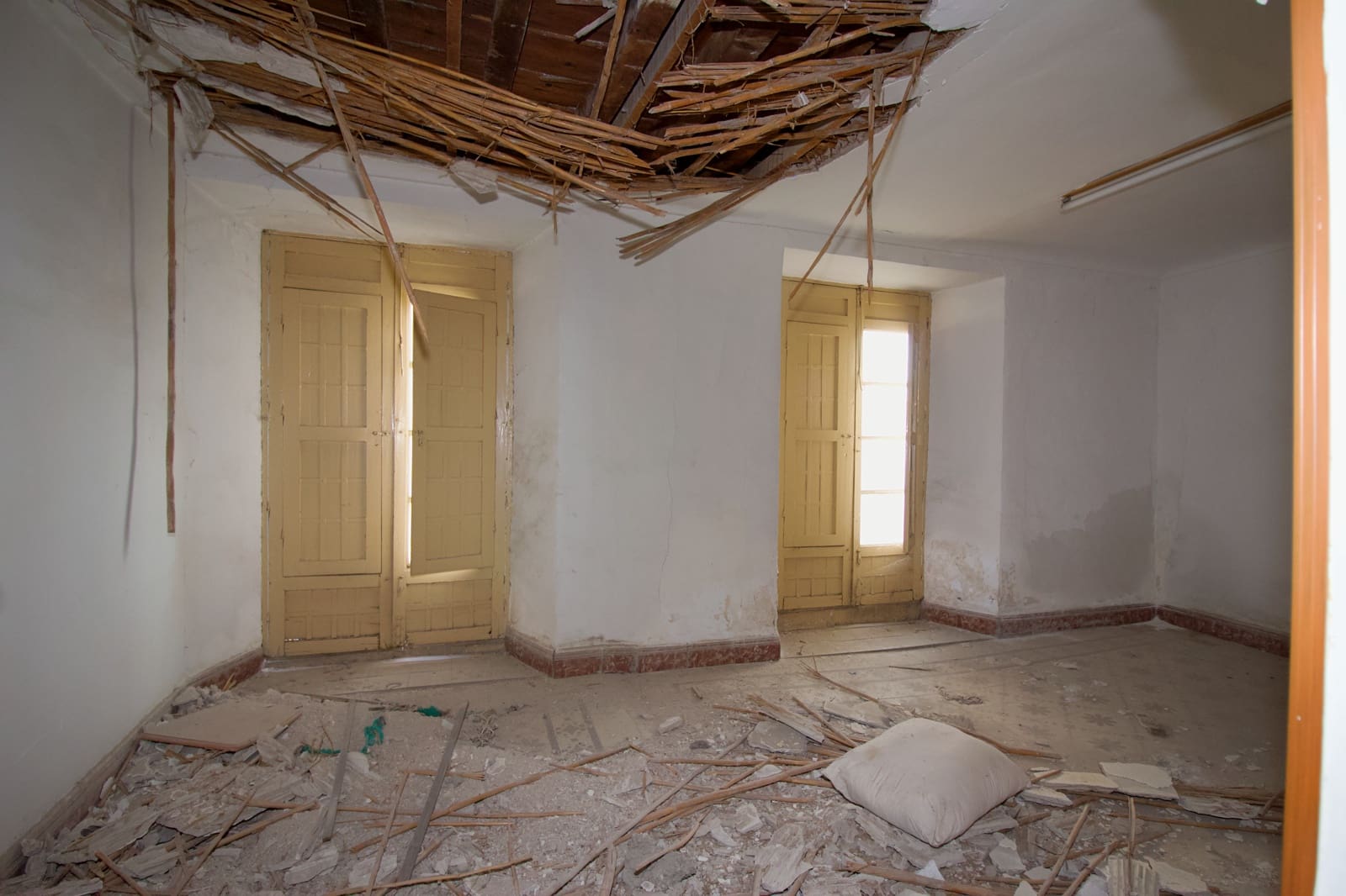 Commercial for sale in Coin - € 750,000 (Ref: 9325417)