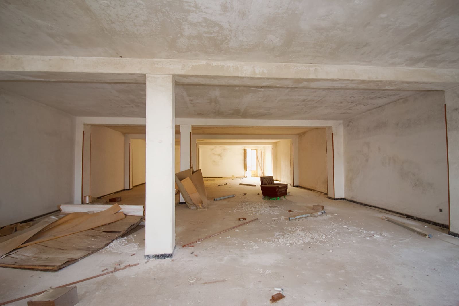 Commercial for sale in Coin - € 750,000 (Ref: 9325417)