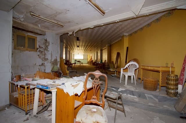 Commercial for sale in Coín - € 750,000 (Ref: 9325417)