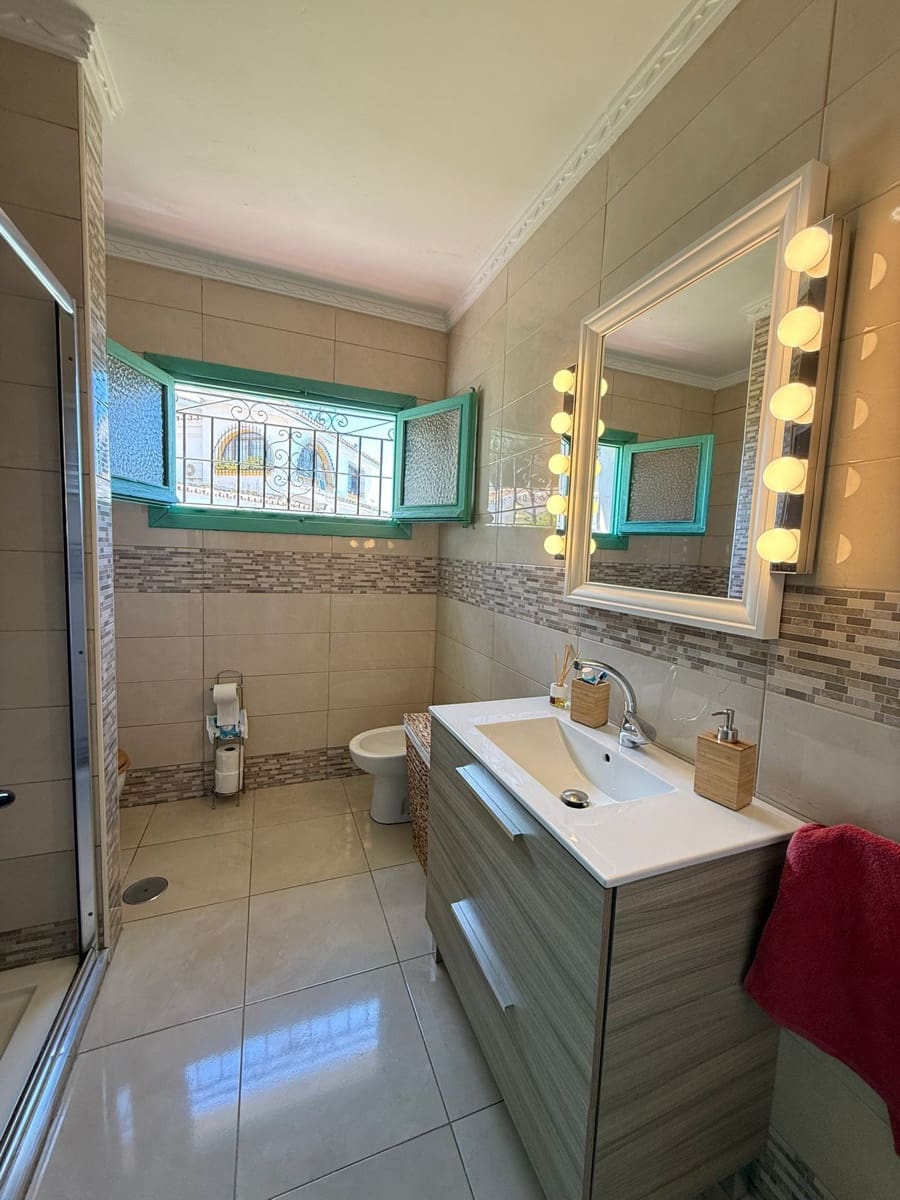 2 soverom Villa til salgs i Benalmadena med svømmebasseng garasje - € 840 000 (Ref: 9420099)