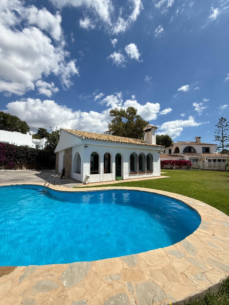 2 soverom Villa til salgs i Benalmadena med svømmebasseng garasje - € 840 000 (Ref: 9420099)