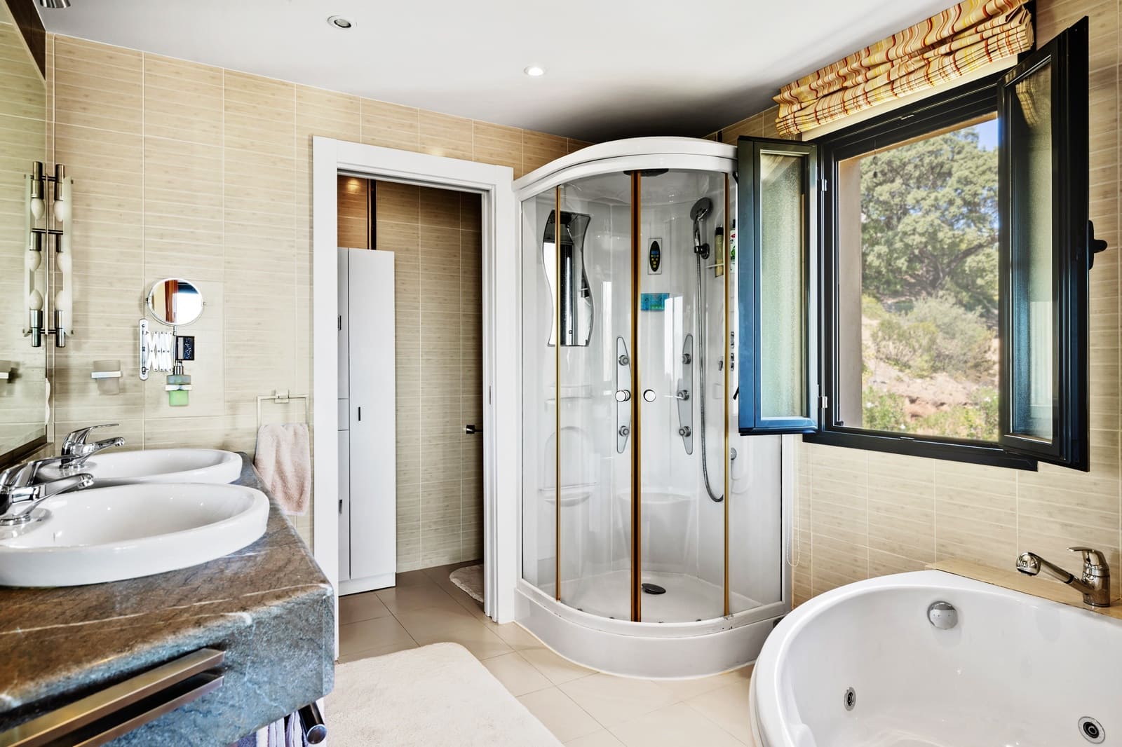 6 soveværelse Villa til salg i La Mairena med swimmingpool garage - € 2.100.000 (Ref: 9547213)