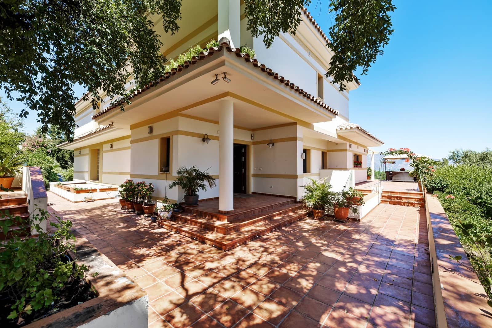 6 soveværelse Villa til salg i La Mairena med swimmingpool garage - € 2.100.000 (Ref: 9547213)