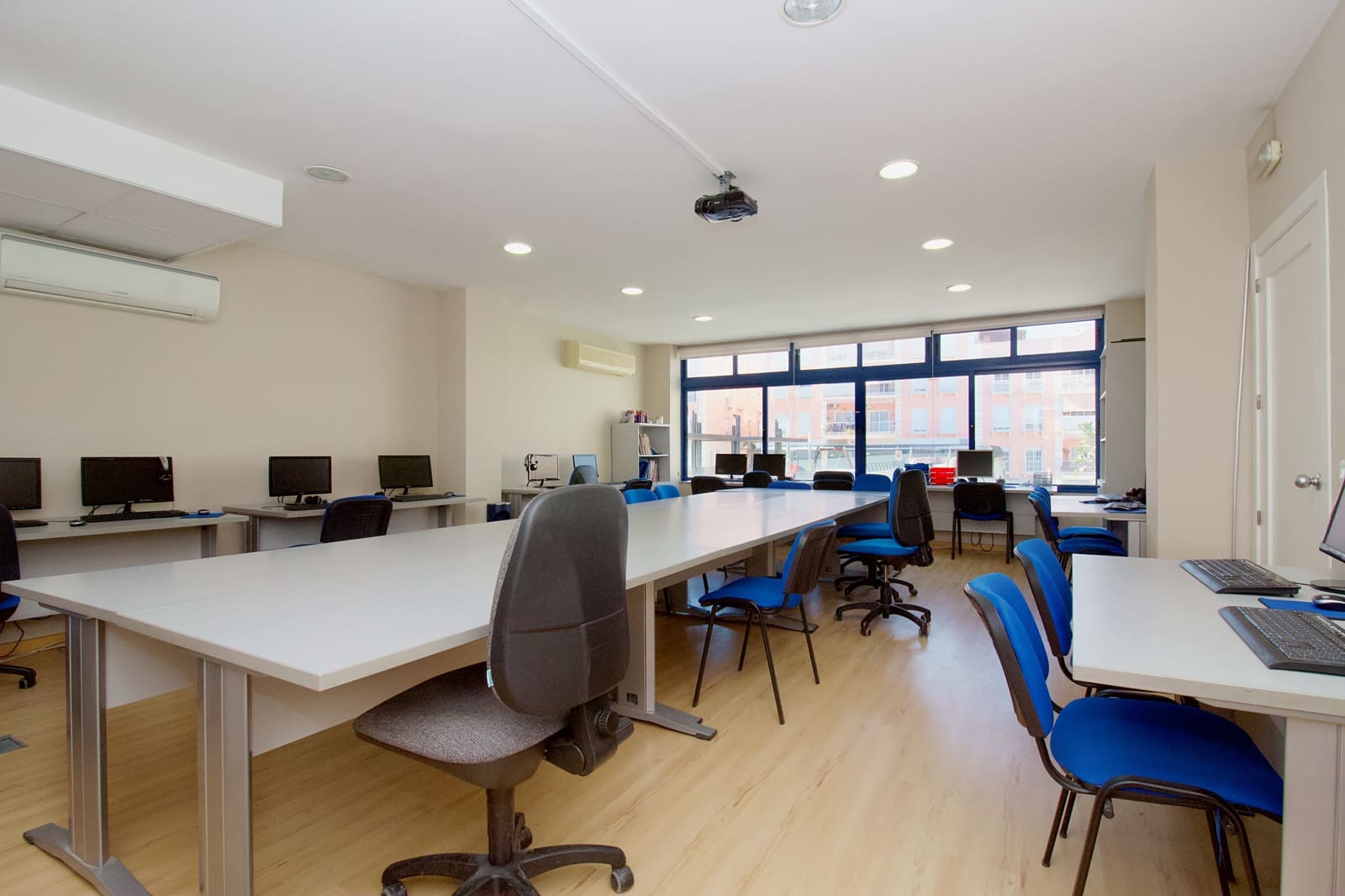 Commercial for sale in Coin - € 749,000 (Ref: 9619823)