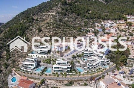 4 bedroom Villa for sale in Oltamar - Cucarres, Calpe / Calp with pool - € 1,850,000 (Ref: 10001317)