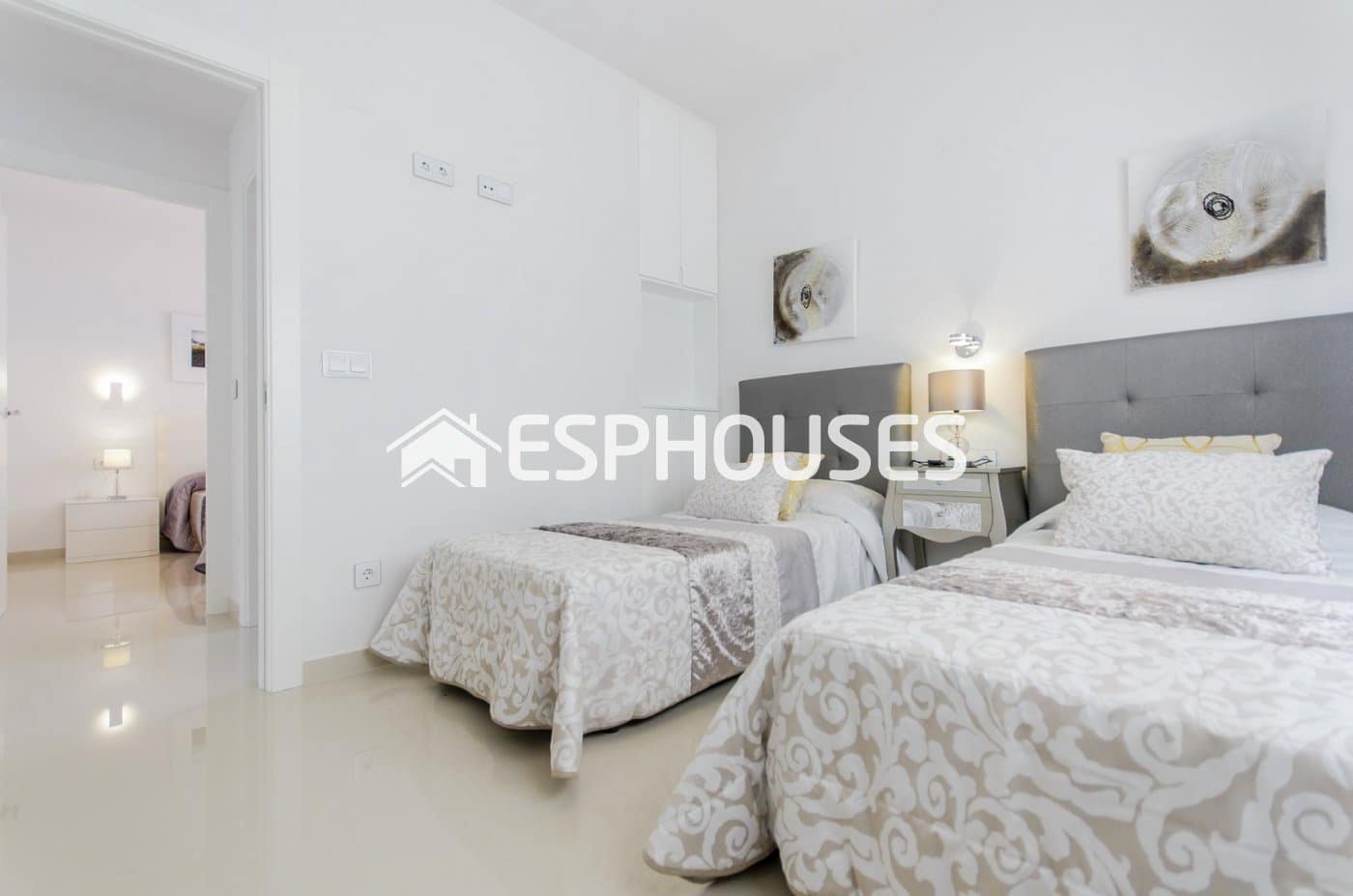 4 soveværelse Villa til salg i San Miguel de Salinas med swimmingpool garage - € 630.000 (Ref: 10025301)