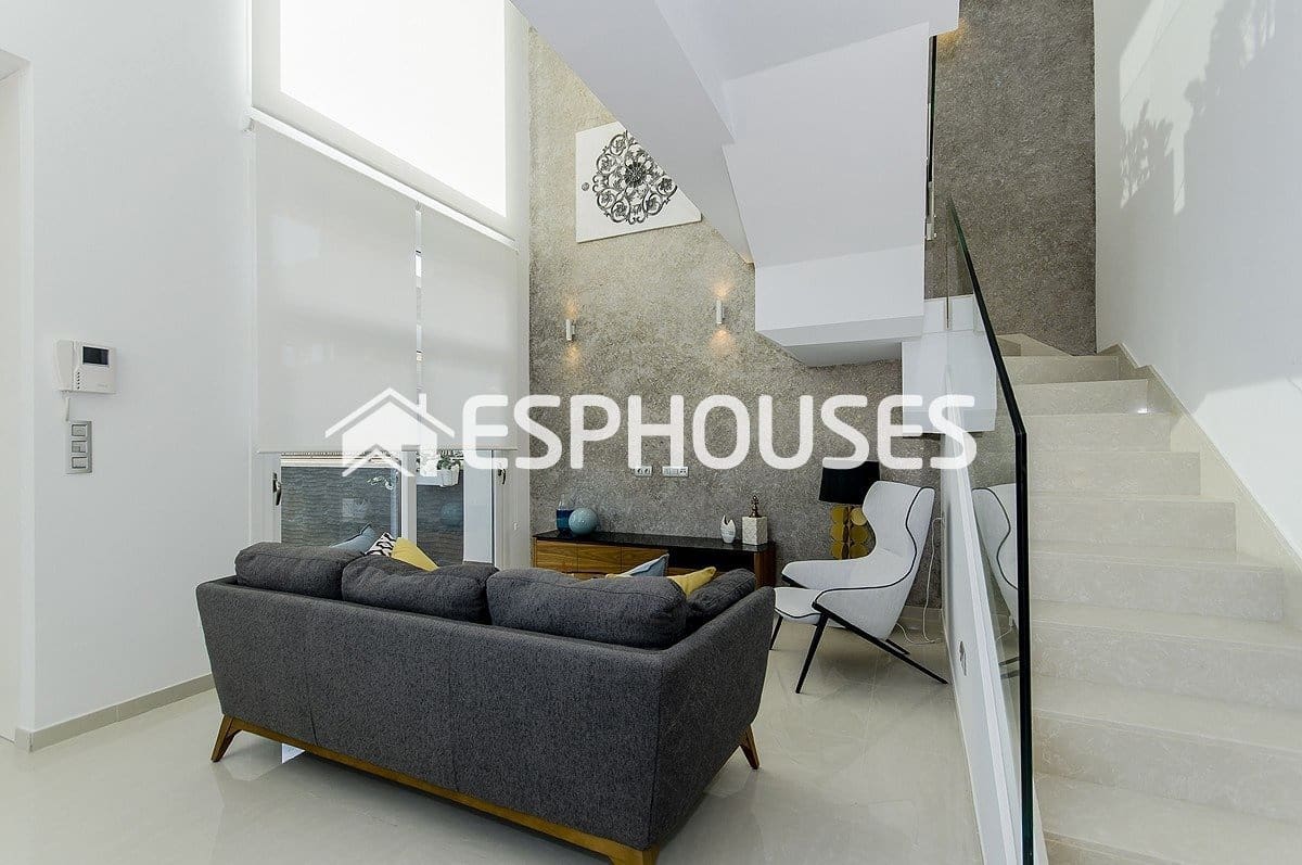 3 bedroom Villa for sale in Los Montesinos with pool garage - € 485,000 (Ref: 10025302)