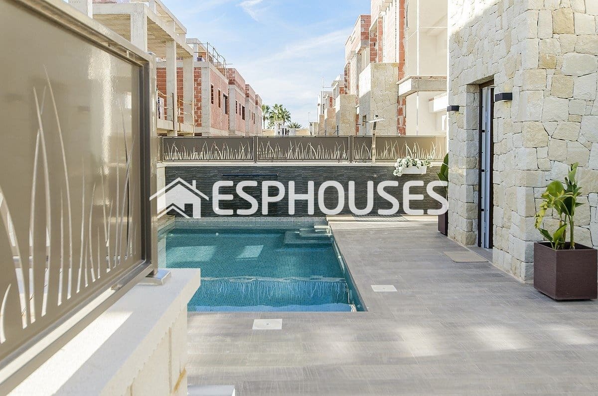 3 bedroom Villa for sale in Los Montesinos with pool garage - € 485,000 (Ref: 10025302)