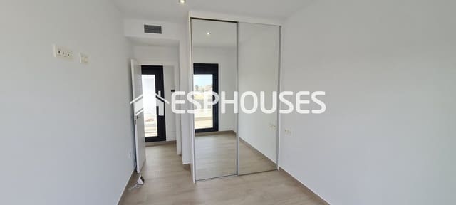 3 soveværelse Villa til salg i Villamartin, Orihuela med swimmingpool garage - € 549.900 (Ref: 10025313)
