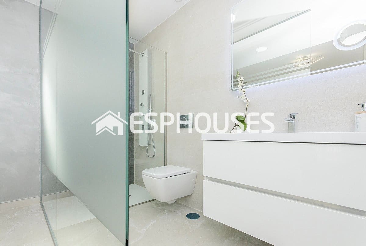 2 bedroom Bungalow for sale in San Miguel de Salinas with pool garage - € 399,000 (Ref: 10025321)