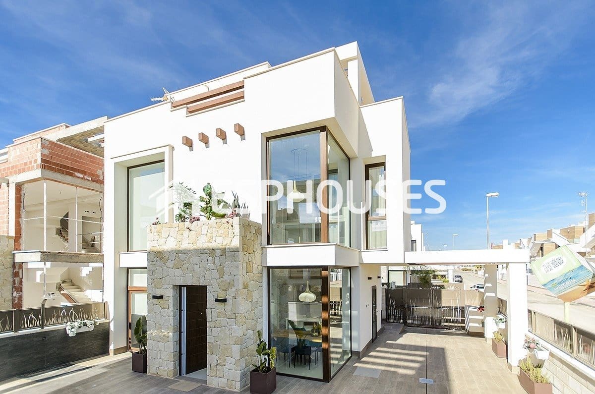 3 soveværelse Villa til salg i Playa Honda med swimmingpool - € 580.000 (Ref: 10025325)