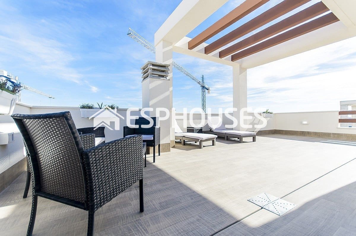 3 soveværelse Villa til salg i Playa Honda med swimmingpool - € 580.000 (Ref: 10025325)