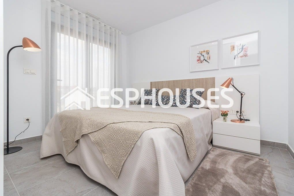 3 sovrum Bungalow till salu i Los Balcones med pool garage - 330 000 € (Ref: 10025327)