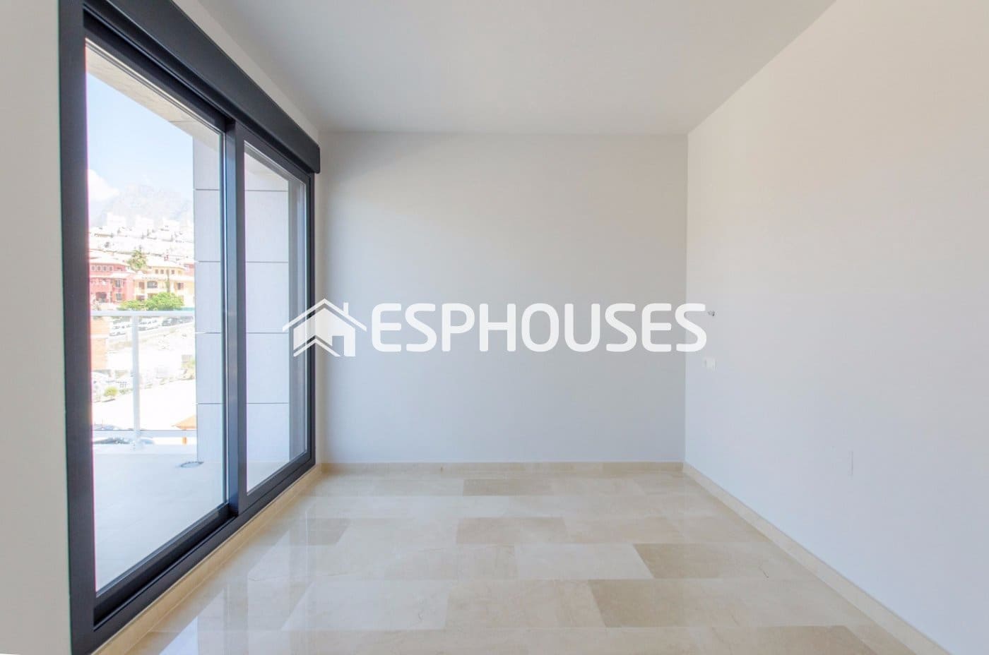 4 bedroom Villa for sale in Finestrat with pool - € 790,000 (Ref: 10025331)