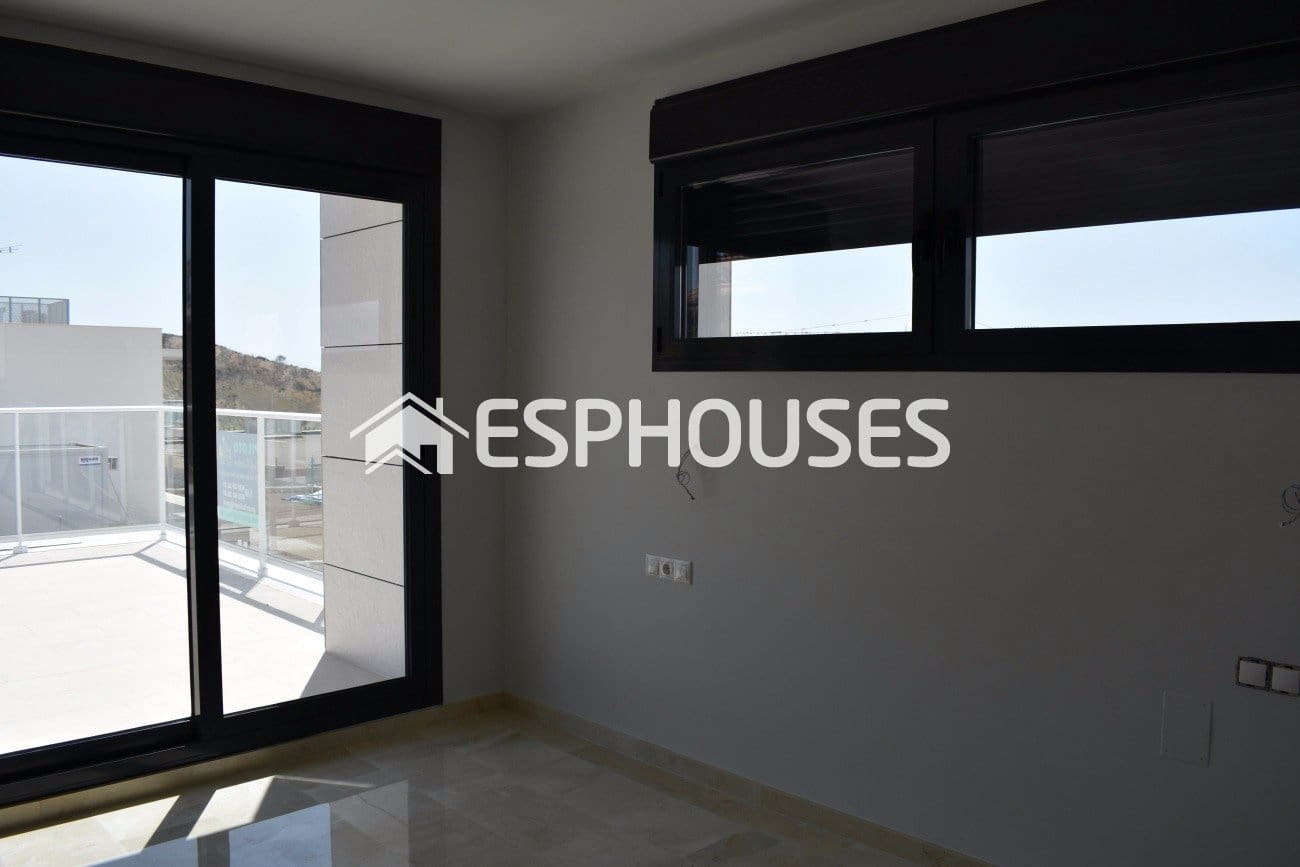 4 bedroom Villa for sale in Finestrat with pool - € 790,000 (Ref: 10025331)