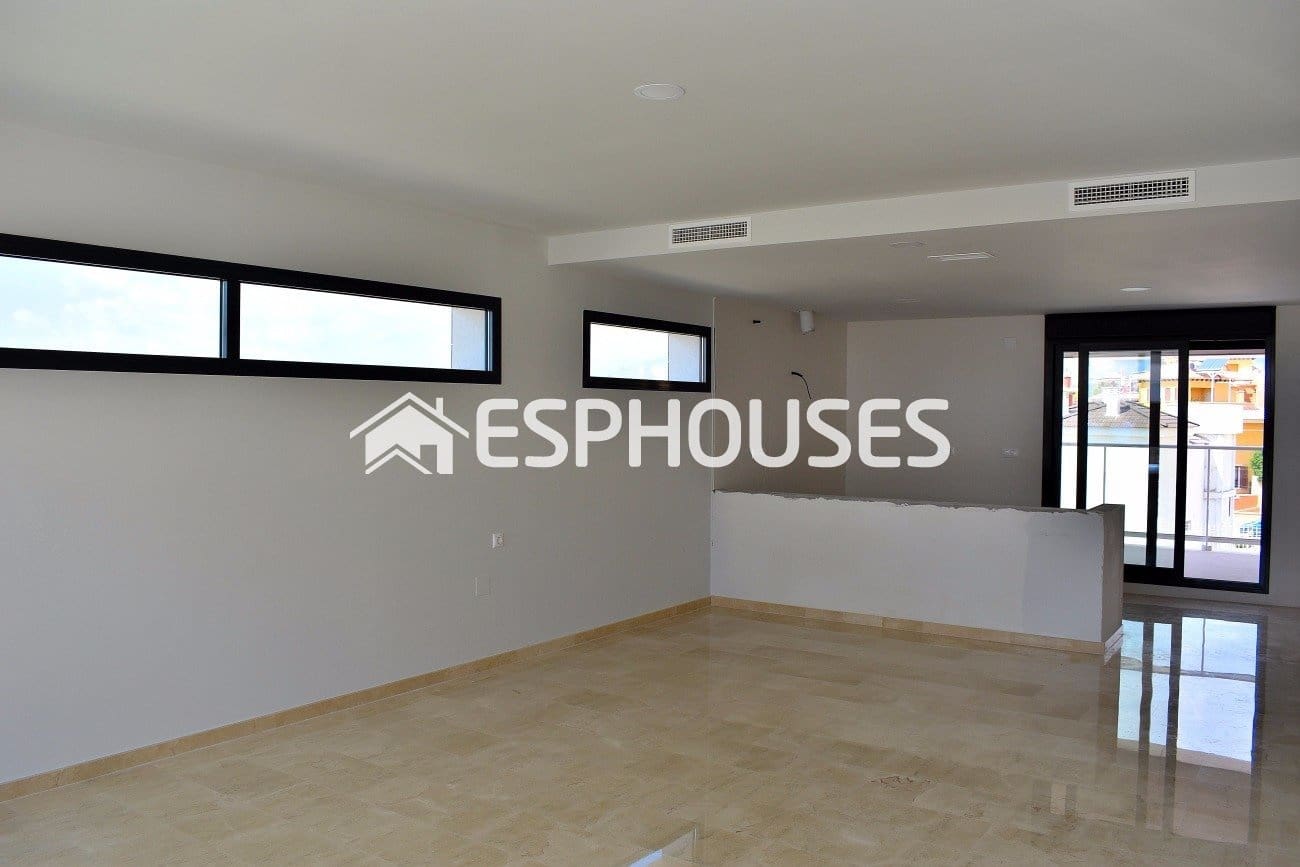 4 bedroom Villa for sale in Finestrat with pool - € 790,000 (Ref: 10025331)