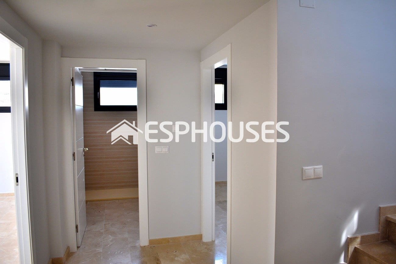 4 bedroom Villa for sale in Finestrat with pool - € 790,000 (Ref: 10025331)