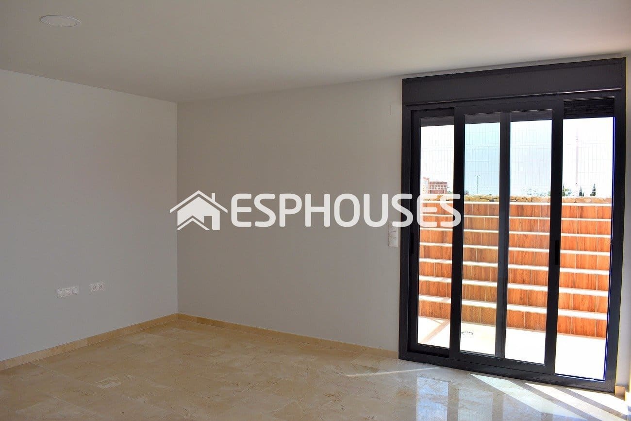 4 bedroom Villa for sale in Finestrat with pool - € 790,000 (Ref: 10025331)
