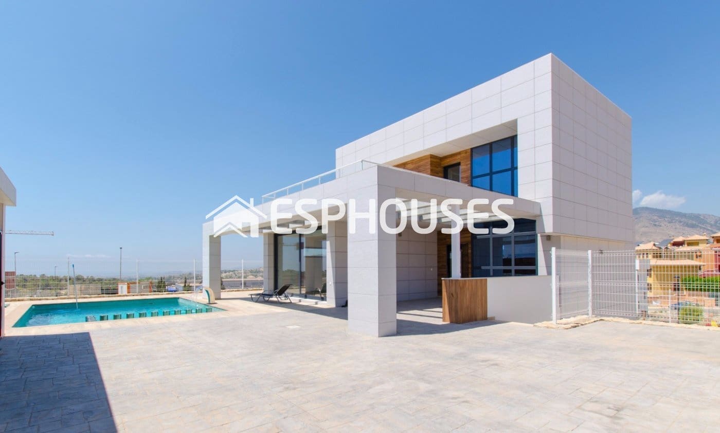 4 bedroom Villa for sale in Finestrat with pool - € 790,000 (Ref: 10025331)