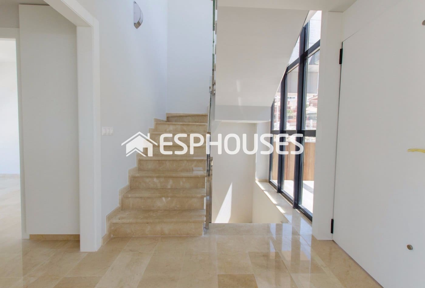 4 bedroom Villa for sale in Finestrat with pool - € 790,000 (Ref: 10025331)