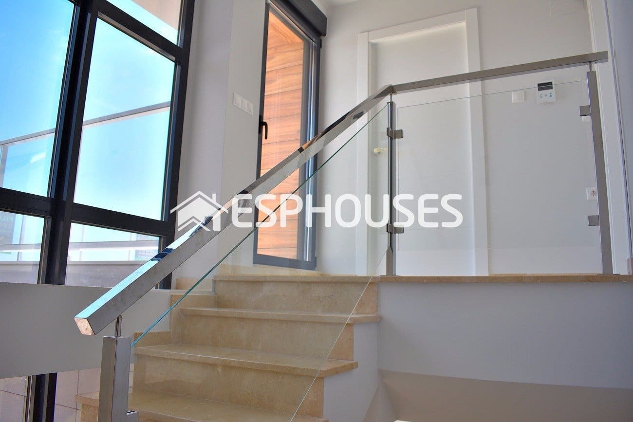 4 bedroom Villa for sale in Finestrat with pool - € 790,000 (Ref: 10025331)