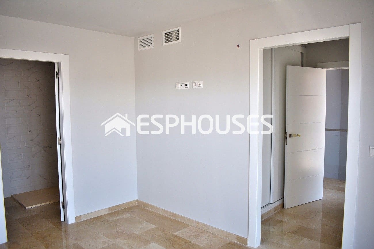 4 bedroom Villa for sale in Finestrat with pool - € 790,000 (Ref: 10025331)