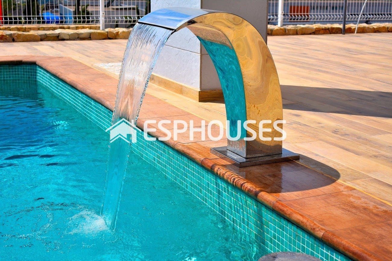 4 bedroom Villa for sale in Finestrat with pool - € 790,000 (Ref: 10025331)