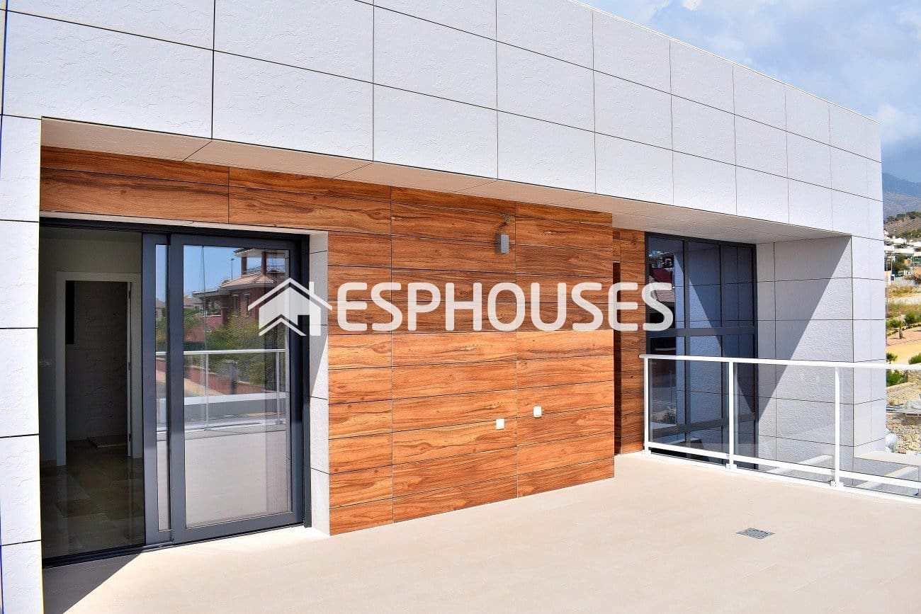 4 bedroom Villa for sale in Finestrat with pool - € 790,000 (Ref: 10025331)