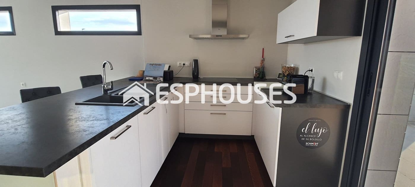 4 bedroom Villa for sale in Finestrat with pool - € 790,000 (Ref: 10025331)