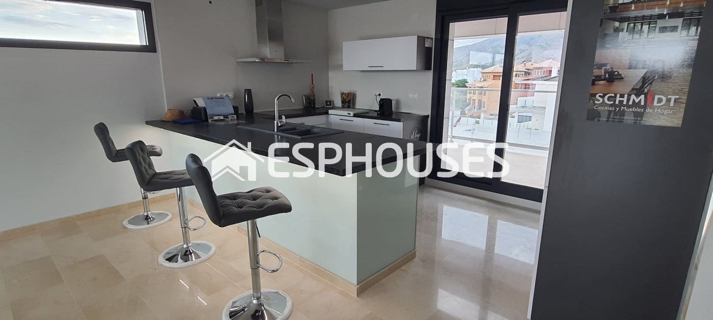4 bedroom Villa for sale in Finestrat with pool - € 790,000 (Ref: 10025331)