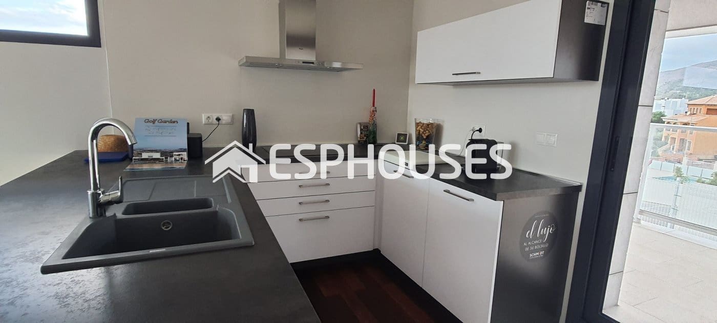 4 bedroom Villa for sale in Finestrat with pool - € 790,000 (Ref: 10025331)