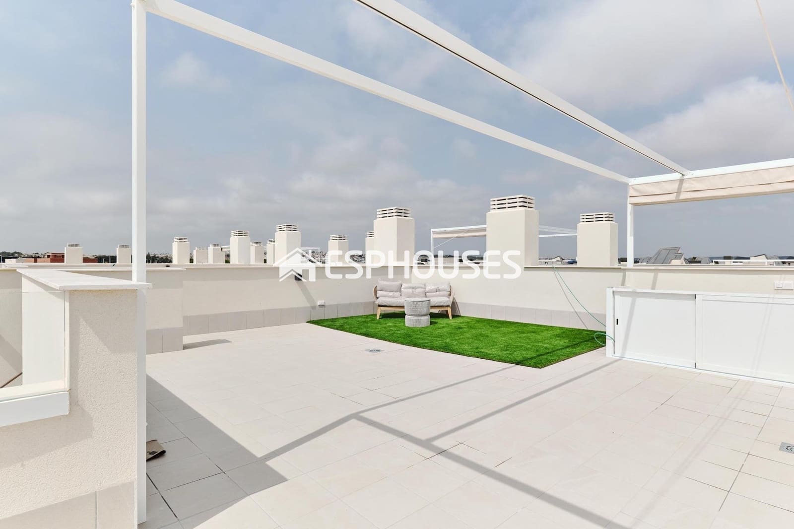 2 soveværelse Bungalow til salg i Torrevieja med swimmingpool - € 380.000 (Ref: 10025333)