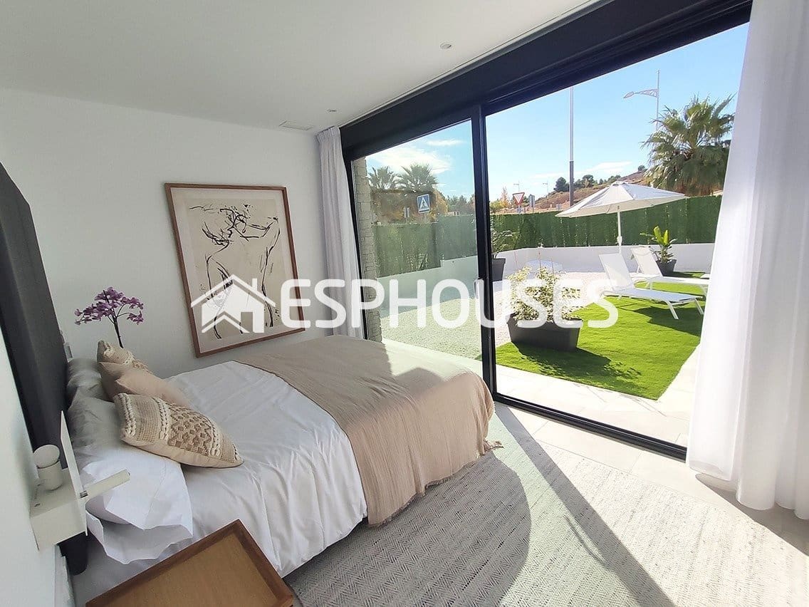 3 quarto Moradia para venda em Calasparra com piscina - 359 000 € (Ref: 10025334)