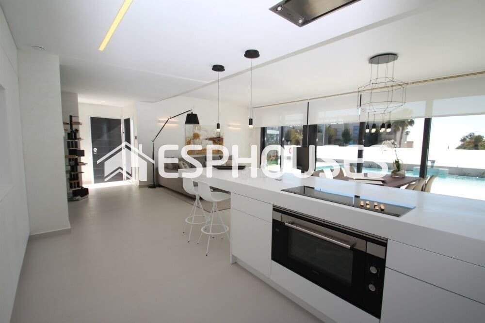 4 makuuhuone Huvila myytävänä paikassa Campoamor mukana uima-altaan - 1 195 000 € (Ref: 10025345)
