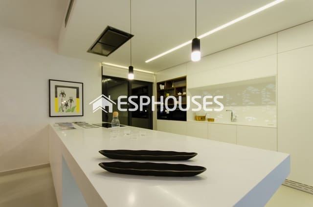 4 Zimmer Villa zu verkaufen in Campoamor, Orihuela mit Pool - 1.195.000 € (Ref: 10025345)
