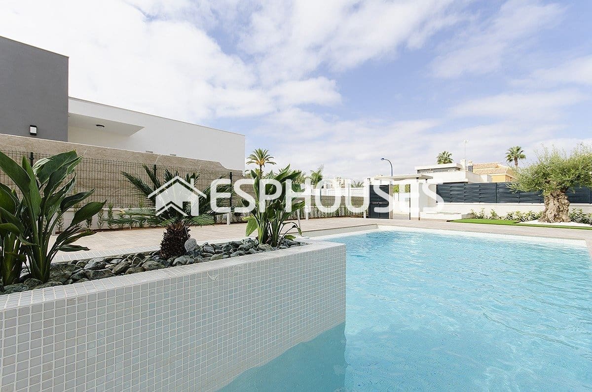 4 bedroom Villa for sale in Campoamor with pool - € 995,000 (Ref: 10025347)