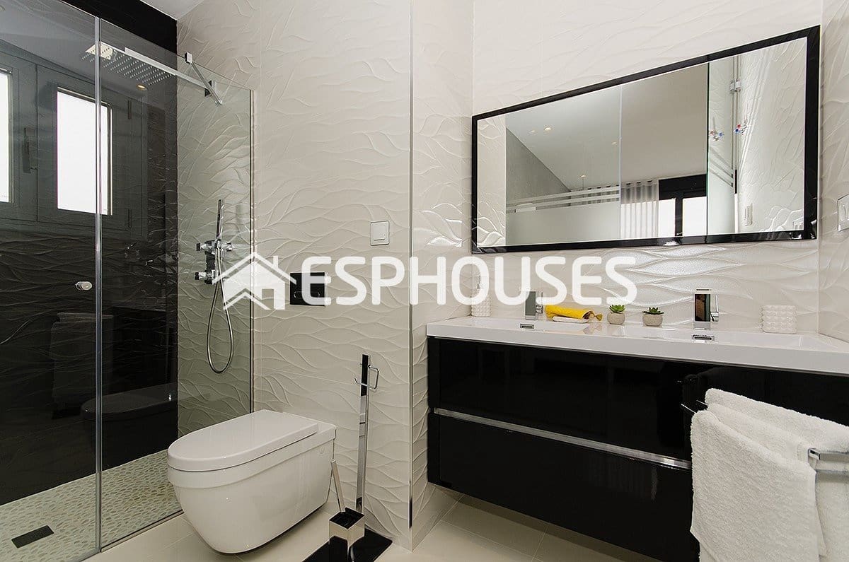 4 bedroom Villa for sale in Campoamor with pool - € 995,000 (Ref: 10025347)