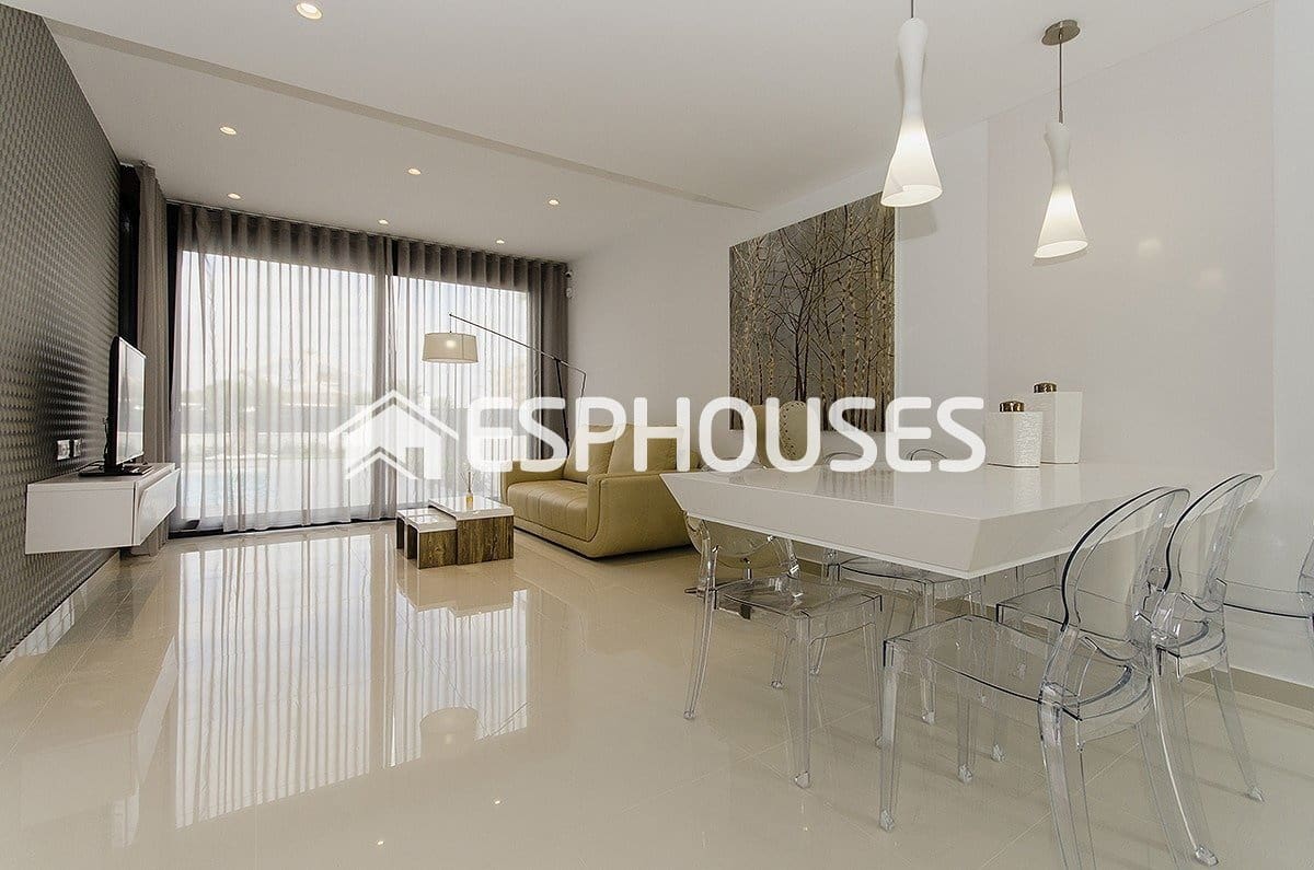 4 bedroom Villa for sale in Playa Honda with pool garage - € 790,000 (Ref: 10025348)
