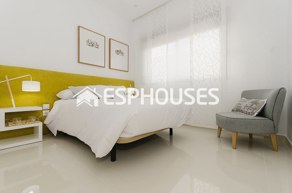 4 bedroom Villa for sale in Playa Honda with pool garage - € 790,000 (Ref: 10025348)