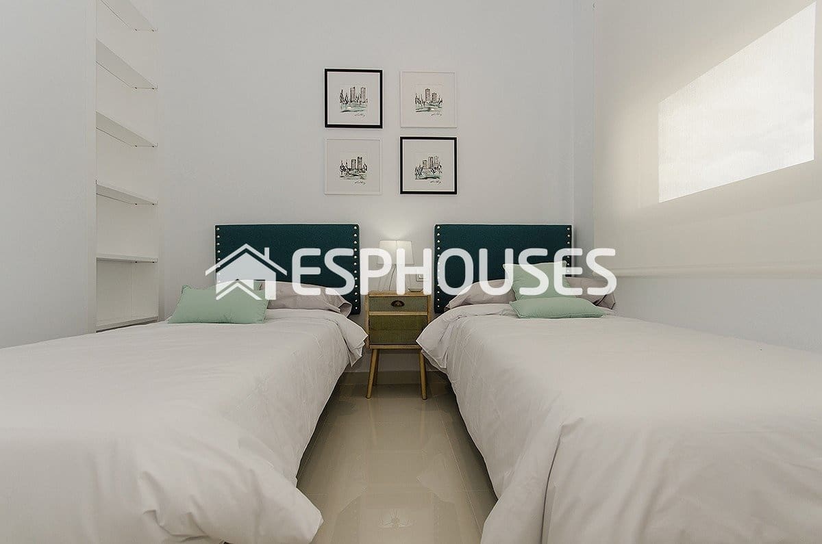 4 bedroom Villa for sale in Playa Honda with pool garage - € 790,000 (Ref: 10025348)
