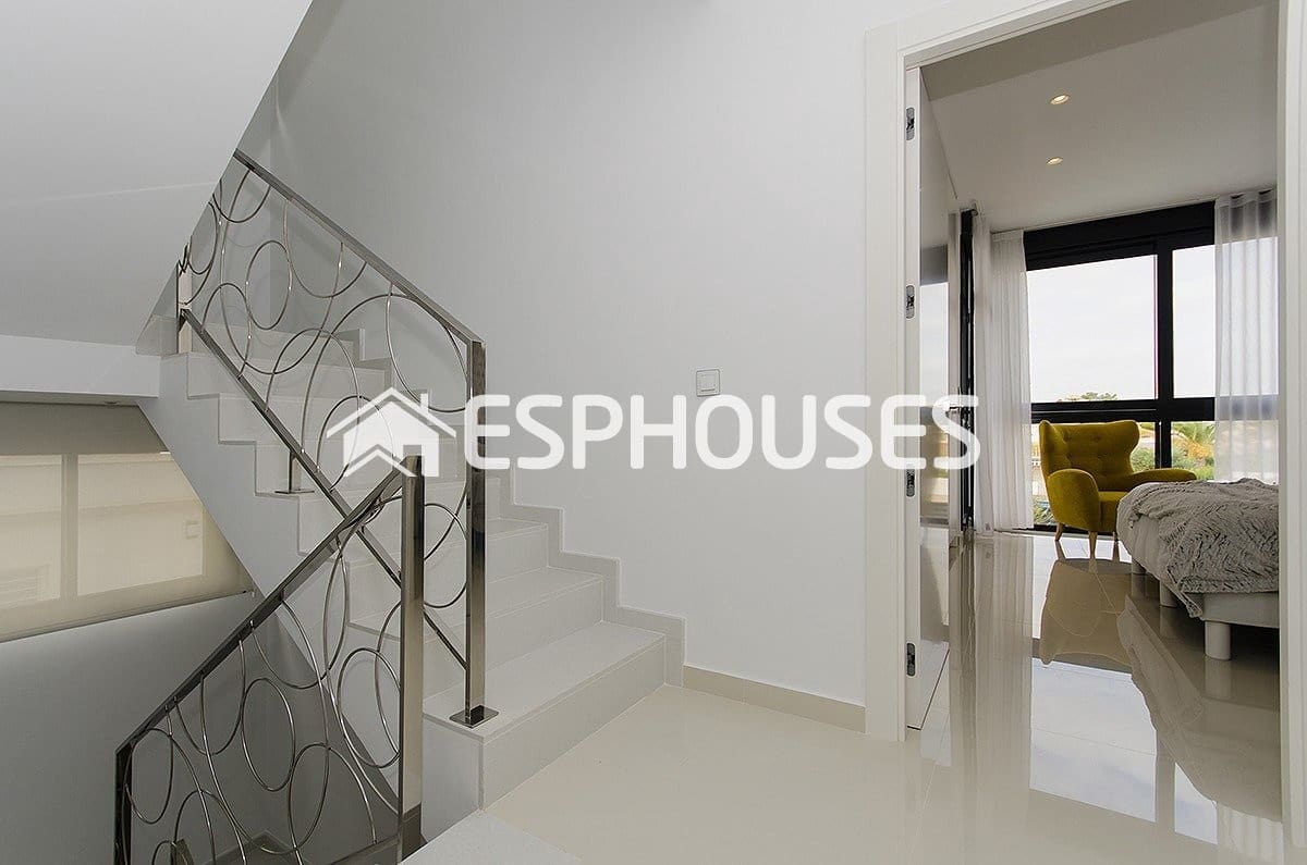 4 bedroom Villa for sale in Playa Honda with pool garage - € 790,000 (Ref: 10025348)