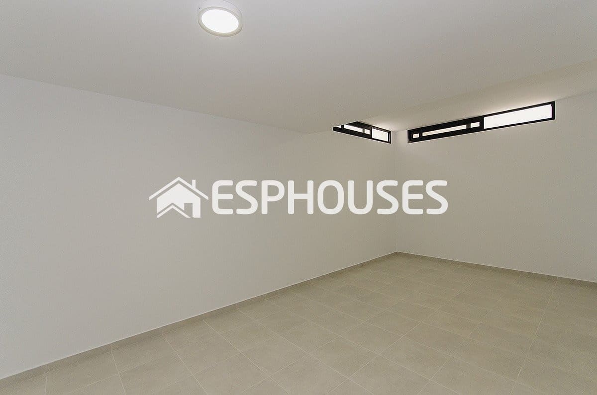 4 bedroom Villa for sale in Playa Honda with pool garage - € 790,000 (Ref: 10025348)