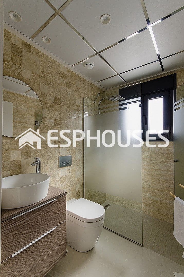 4 bedroom Villa for sale in Playa Honda with pool garage - € 790,000 (Ref: 10025348)