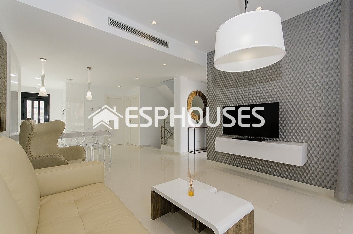 4 bedroom Villa for sale in Playa Honda with pool garage - € 790,000 (Ref: 10025348)