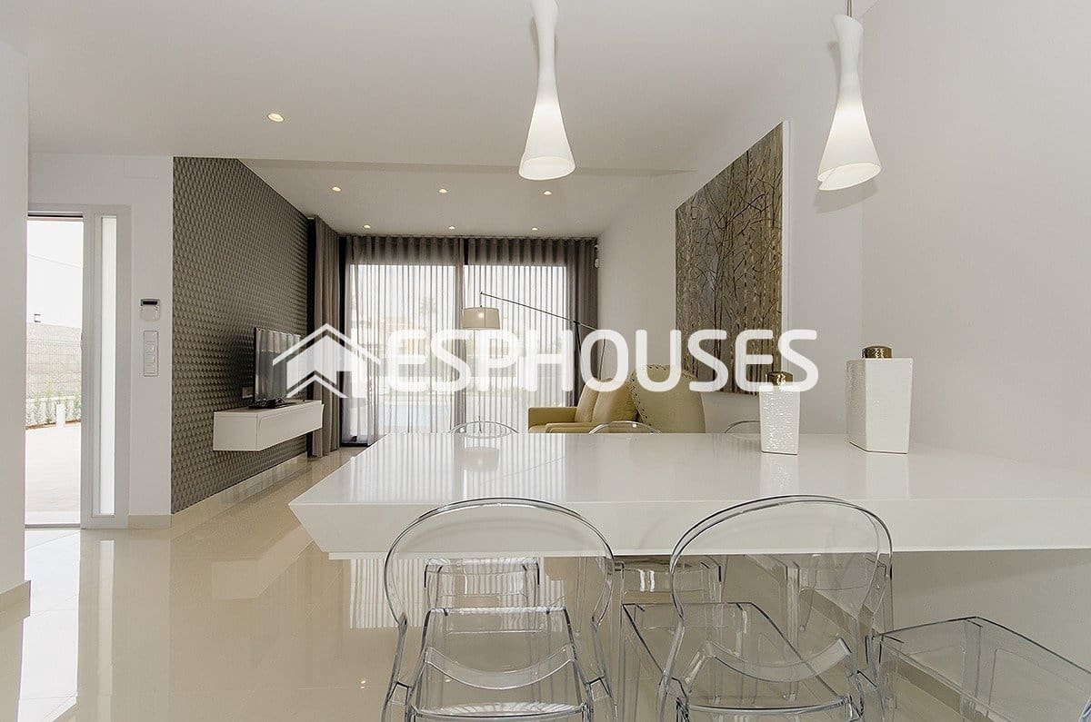 4 bedroom Villa for sale in Playa Honda with pool garage - € 790,000 (Ref: 10025348)