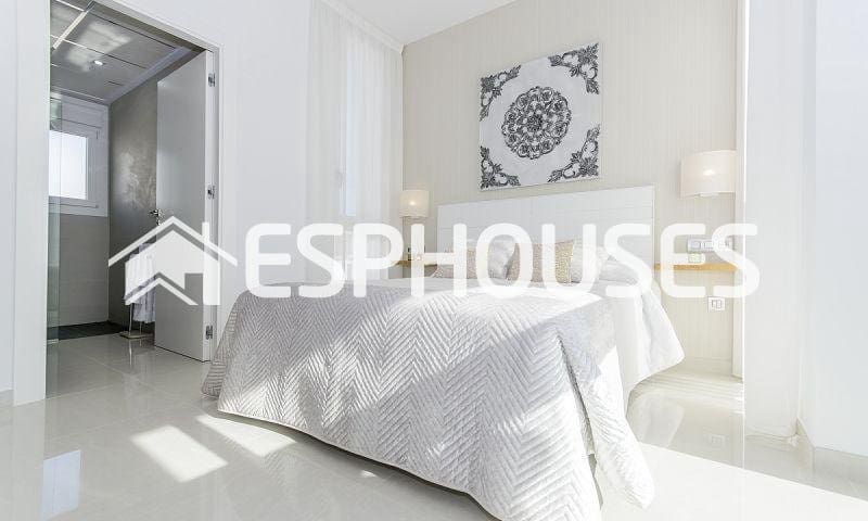 3 bedroom Villa for sale in Ciudad Quesada with pool garage - € 649,000 (Ref: 10025349)