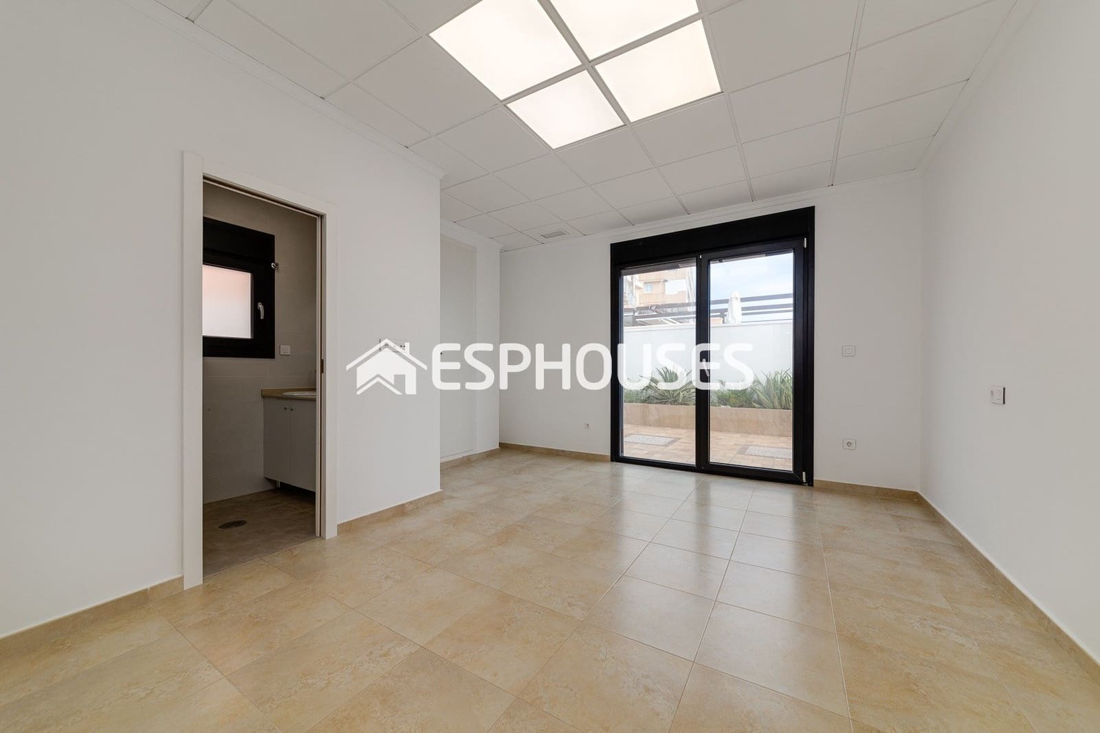 4 sypialnia Willa na sprzedaż w Torrevieja z basenem - 990 000 € (Ref: 10031651)