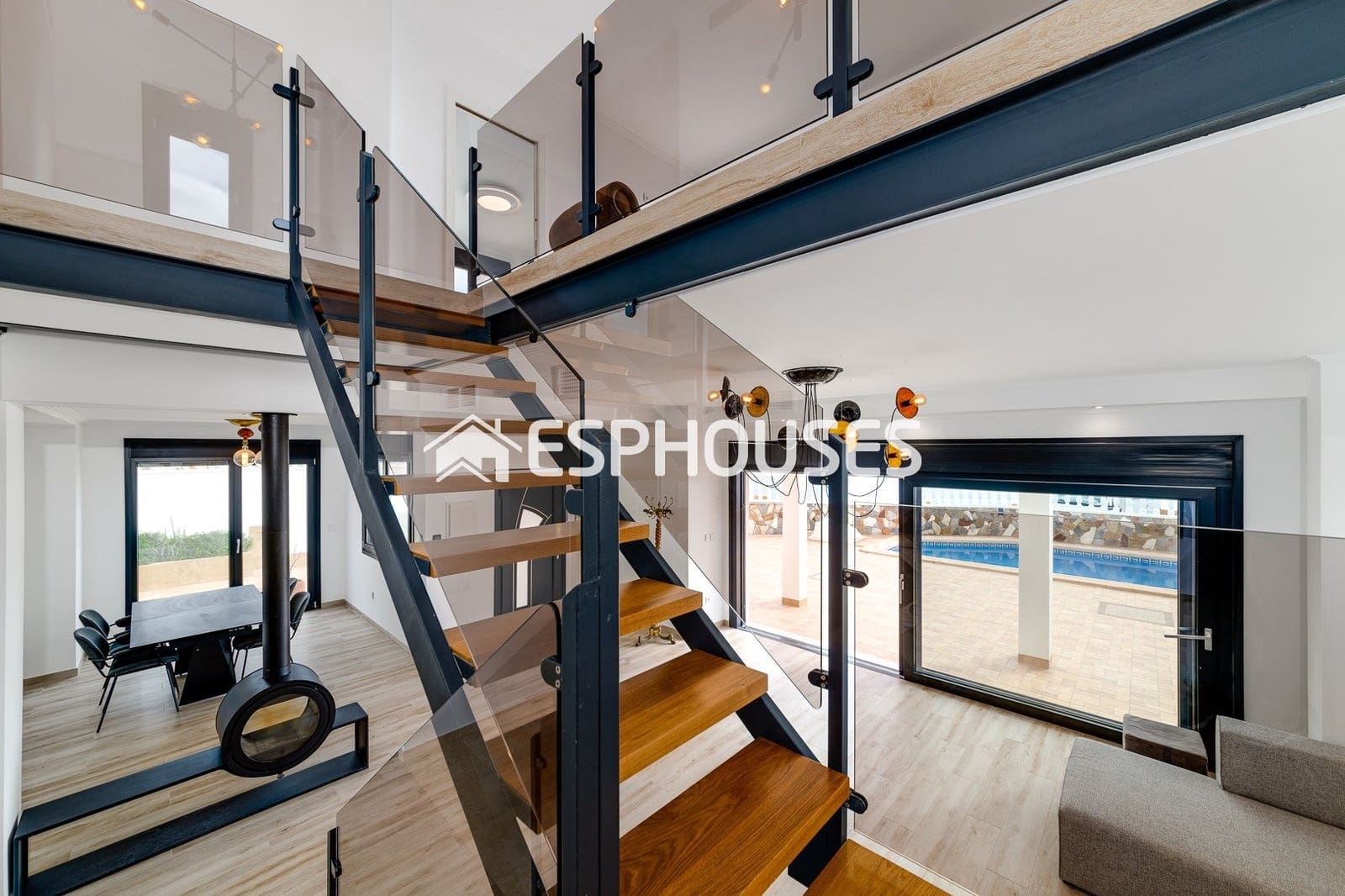 4 sypialnia Willa na sprzedaż w Torrevieja z basenem - 990 000 € (Ref: 10031651)