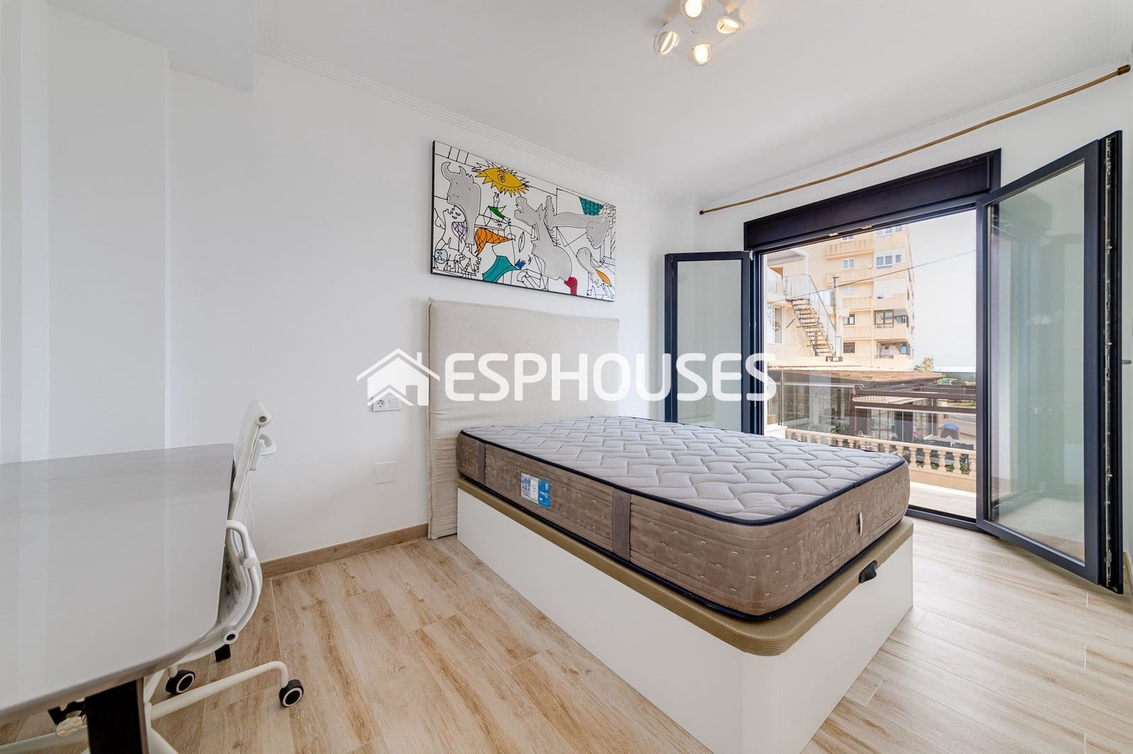 4 sypialnia Willa na sprzedaż w Torrevieja z basenem - 990 000 € (Ref: 10031651)